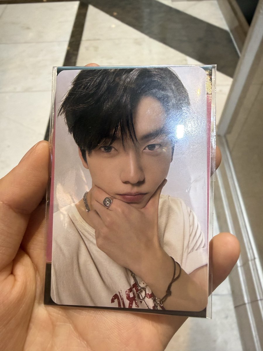 dyqh__'s tweet photo. 엔드리스 라이드 vr콘 포카 교환구해요!!

🥹Me:수빈
😇You:범규

브이알콘 투바투 투모로우바이투게더 https://t.co/g8NVdbr6ly