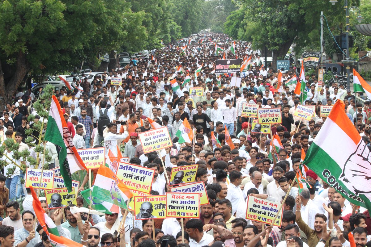PrahladGunjal's tweet photo. राहुल गांधी जी के छात्रों की गूंज कार्यक्रम के देशव्यापी अभियान के तहत आज कोटा में AICC के आह्वान पर विद्यार्थियों - नौजवानों की विशाल रैली।
@RahulGandhi @INCIndia @Sukhjinder_INC @jigneshmevani80 @PbhardwajINC @GovindDotasra @TikaRamJullyINC @INCRajasthan https://t.co/cpAEzHnt0k