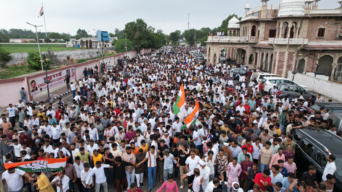 PrahladGunjal's tweet photo. राहुल गांधी जी के छात्रों की गूंज कार्यक्रम के देशव्यापी अभियान के तहत आज कोटा में AICC के आह्वान पर विद्यार्थियों - नौजवानों की विशाल रैली।
@RahulGandhi @INCIndia @Sukhjinder_INC @jigneshmevani80 @PbhardwajINC @GovindDotasra @TikaRamJullyINC @INCRajasthan https://t.co/cpAEzHnt0k