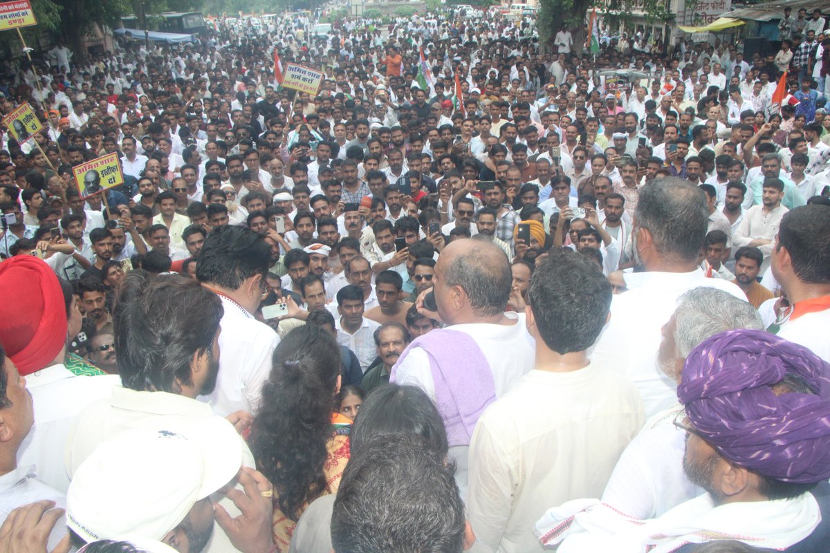 PrahladGunjal's tweet photo. राहुल गांधी जी के छात्रों की गूंज कार्यक्रम के देशव्यापी अभियान के तहत आज कोटा में AICC के आह्वान पर विद्यार्थियों - नौजवानों की विशाल रैली।
@RahulGandhi @INCIndia @Sukhjinder_INC @jigneshmevani80 @PbhardwajINC @GovindDotasra @TikaRamJullyINC @INCRajasthan https://t.co/cpAEzHnt0k