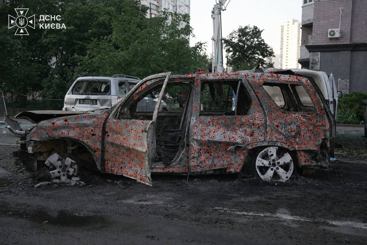 CrimeanVoyager's tweet photo. This is a civilian car in Kyiv.

It was ripped apart by shrapnel from a russian missile tonight.

If you are this close to the explosion, there is almost no chance of survival.

This is how russia wages "liberation."

This is russian terrorism. https://t.co/EnSSVB6Mgt