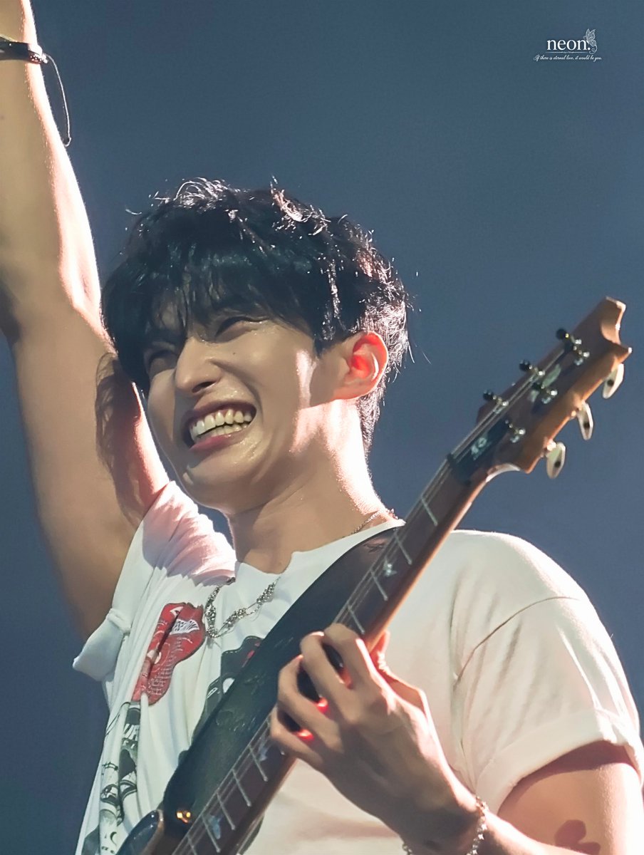 pizza_cherry17's tweet photo. 260726 DxS SERENADE ON STAGE IN KAOHSIUNG 

🌟⚡️🎸  너의 영원한 관객 🎸⚡️🌟

#DxS #도겸X승관
#SEVENTEEN #DK
#도겸 #이석민 #ドギョム
@pledis_17 https://t.co/PYriaFl5KV