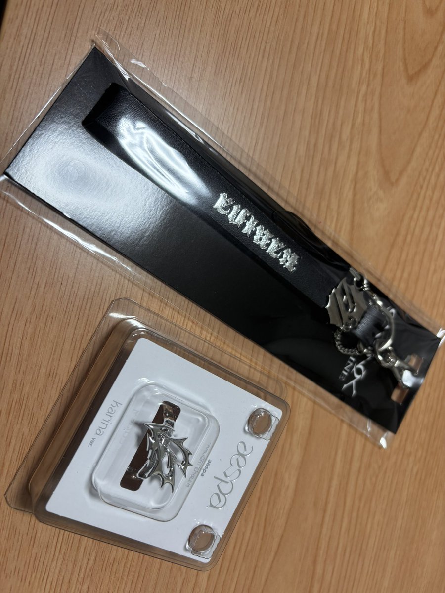 hiro_5290aemy's tweet photo. ファンクラブの届いたと思ったらこっちかい笑前すぎて注文したの忘れかけてたわ笑でもめっちゃ良い https://t.co/6J77gpCdnO