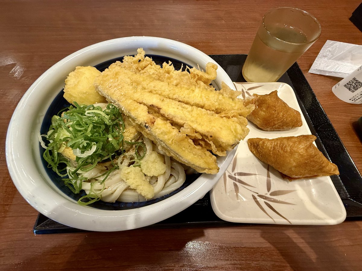 ChopChuck's tweet photo. 草刈り後に職場で休んで整えて、ちょっとお仕事。おうどんとおいなりとお参りしました。 https://t.co/xosa7K7j1N