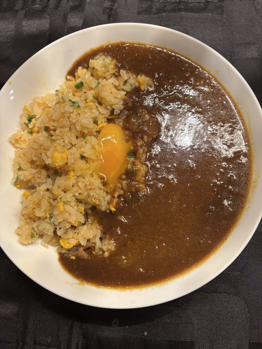 nomisuke41's tweet photo. 焼き飯カレー🍛食べます https://t.co/dKHZ0bY50o