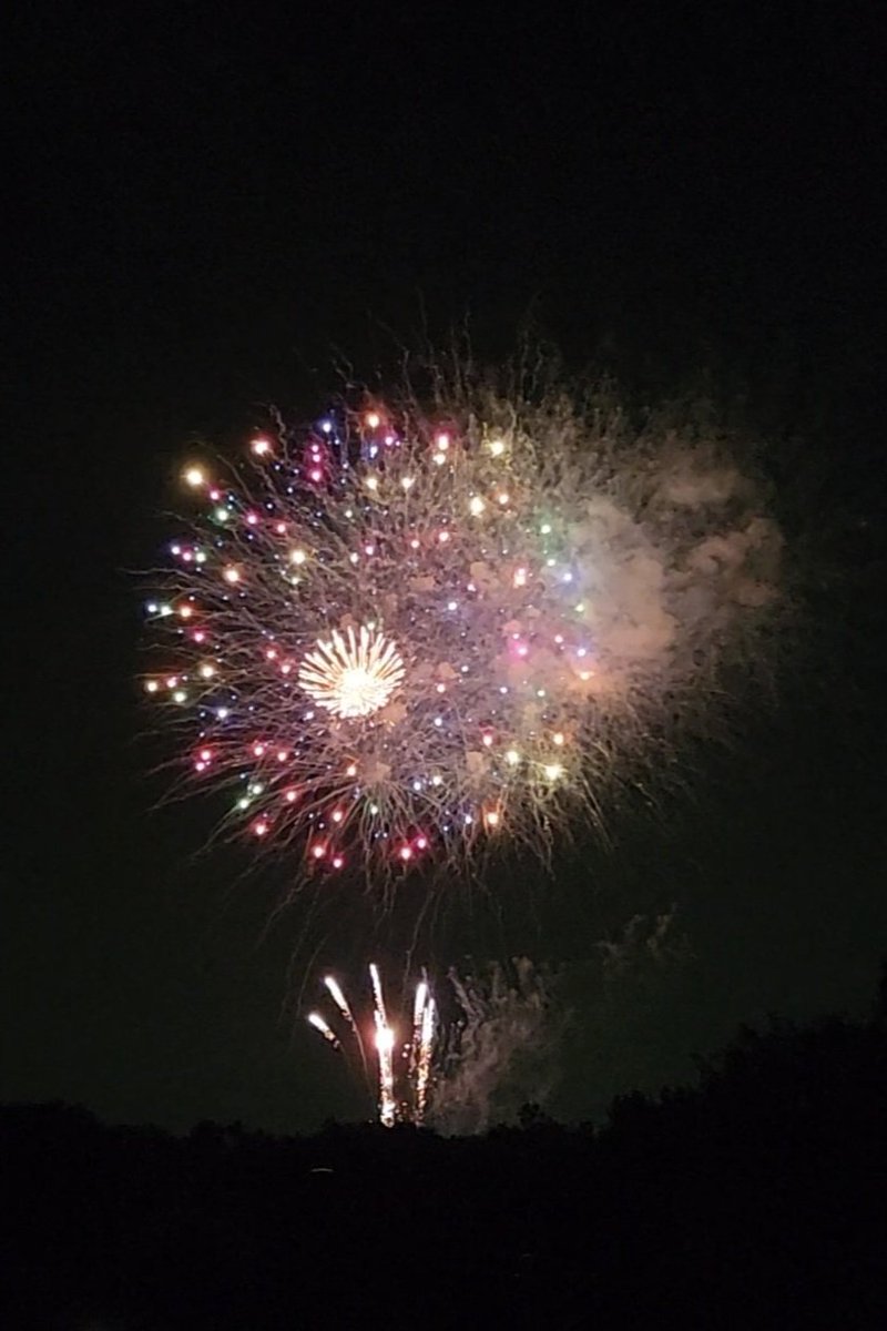 menitan0812's tweet photo. 寄居玉淀水天宮祭

花火の下には
見上げる笑顔の人たち…☺️
#寄居玉淀水天宮祭
#花火
#イマソラ
#いまそら https://t.co/nwG4lWkNUB