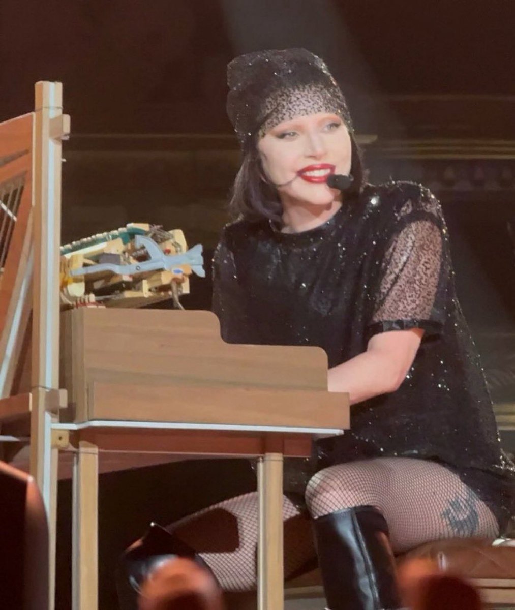 GrungeTricon's tweet photo. LADY GAGA YOU ARE LITERALLY THE CUTEST https://t.co/DkudlYDkXl