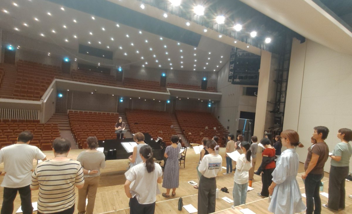 ChoirKOB's tweet photo. 本日は｢総社市民まつり｣ですが、こぶは総社市民会館をお借りし、絶賛ホール練習でした🔥✨

いよいよ来週は岡山県大会本番です‼️

第79回岡山県合唱コンクールは8月9日（日）倉敷市芸文館にて。12:30開演。
小学生、中学生、高校生、大学職場一般の競演🎶ぜひぜひご来場ください✨✨

がんばるぞ〜👊🏻 https://t.co/pXF7VuFicz