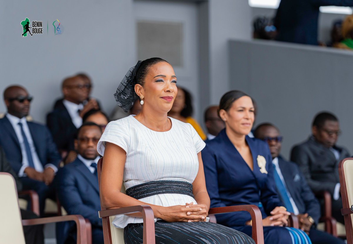 BeninBouge's tweet photo. 𝗔𝗥𝗥𝗜𝗩𝗘́𝗘 𝗗𝗘 𝗟𝗔 𝗣𝗥𝗘𝗠𝗜𝗘̀𝗥𝗘 𝗗𝗔𝗠𝗘 𝗗𝗨 𝗕𝗘́𝗡𝗜𝗡 𝗠𝗠𝗘 𝗡𝗔𝗧𝗛𝗔𝗟𝗜𝗘 𝗩𝗜𝗟𝗟𝗘𝗧𝗧𝗘 𝗪𝗔𝗗𝗔𝗚𝗡𝗜

La Première Dame du Bénin, Mme Nathalie VILLETTE WADAGNI, a fait son arrivée à la tribune présidentielle pour prendre part à la célébration officielle de la fête nationale du 1er août. Son arrivée marque un moment fort de cette célébration nationale.

𝗦𝘂𝗶𝘃𝗲𝘇 𝘁𝗼𝘂𝘁𝗲 𝗹’𝗮𝗰𝘁𝘂𝗮𝗹𝗶𝘁𝗲́ 𝗹𝗶𝗲́𝗲 𝗮𝘂 𝟲𝟲ᵉ 𝗮𝗻𝗻𝗶𝘃𝗲𝗿𝘀𝗮𝗶𝗿𝗲 𝗱𝗲 𝗹’𝗶𝗻𝗱𝗲́𝗽𝗲𝗻𝗱𝗮𝗻𝗰𝗲 𝗱𝘂 𝗕𝗲́𝗻𝗶𝗻, 𝗲𝗻 𝘃𝗼𝘂𝘀 𝗮𝗯𝗼𝗻𝗻𝗮𝗻𝘁 𝗮̀ 𝗹𝗮 𝗰𝗵𝗮𝗶̂𝗻𝗲 𝗪𝗵𝗮𝘁𝘀𝗔𝗽𝗽 𝗱𝗲 𝗕𝗲́𝗻𝗶𝗻 𝗕𝗼𝘂𝗴𝗲 => https://t.co/1feCY6HDfL

#BeninBouge #AuCoeurDu1erAout #IndependanceBenin