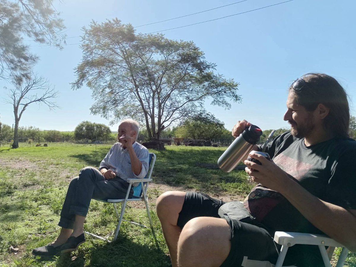 LeonardoFlamia's tweet photo. El año pasado tomábamos unos mates con el Colacho en Bella Unión (gracias María!).  "La humanidad perdió en los sesenta y setenta la oportunidad de derrotar al capital" nos dijo al pasar, pero sin que esto jamás implicara el derrotismo. Salú Colacho! https://t.co/rHy0dRbzOw