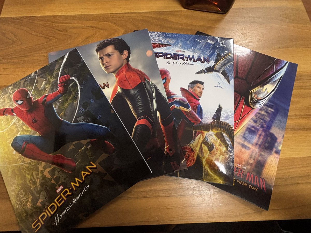 Rq0sZf's tweet photo. 今日はエキスポシティでIMAXでスパイダーマン🕷️見てからの祭り行って夏楽しみムーブでとても良い一日✨
最近いい事無さすぎて萎えてたけどまた頑張ろうと思えましたな
パンフ並べてみたけどエモいなあ https://t.co/vS8IiYAiBO
