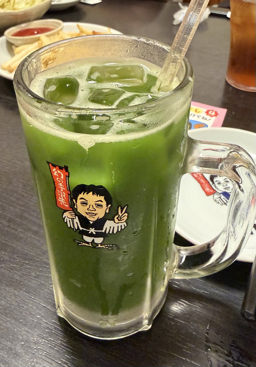 shinoguu's tweet photo. 一年ぶりに名駅を散策し、山ちゃん行って来た

名古���最高！

手羽先と名古屋メシつまみながら、

西尾の抹茶割り（チューハイ）
でら濃い赤ぶどうハイボール

今日は日帰りだけど、お盆にも行く！ https://t.co/rzZlnfrITu