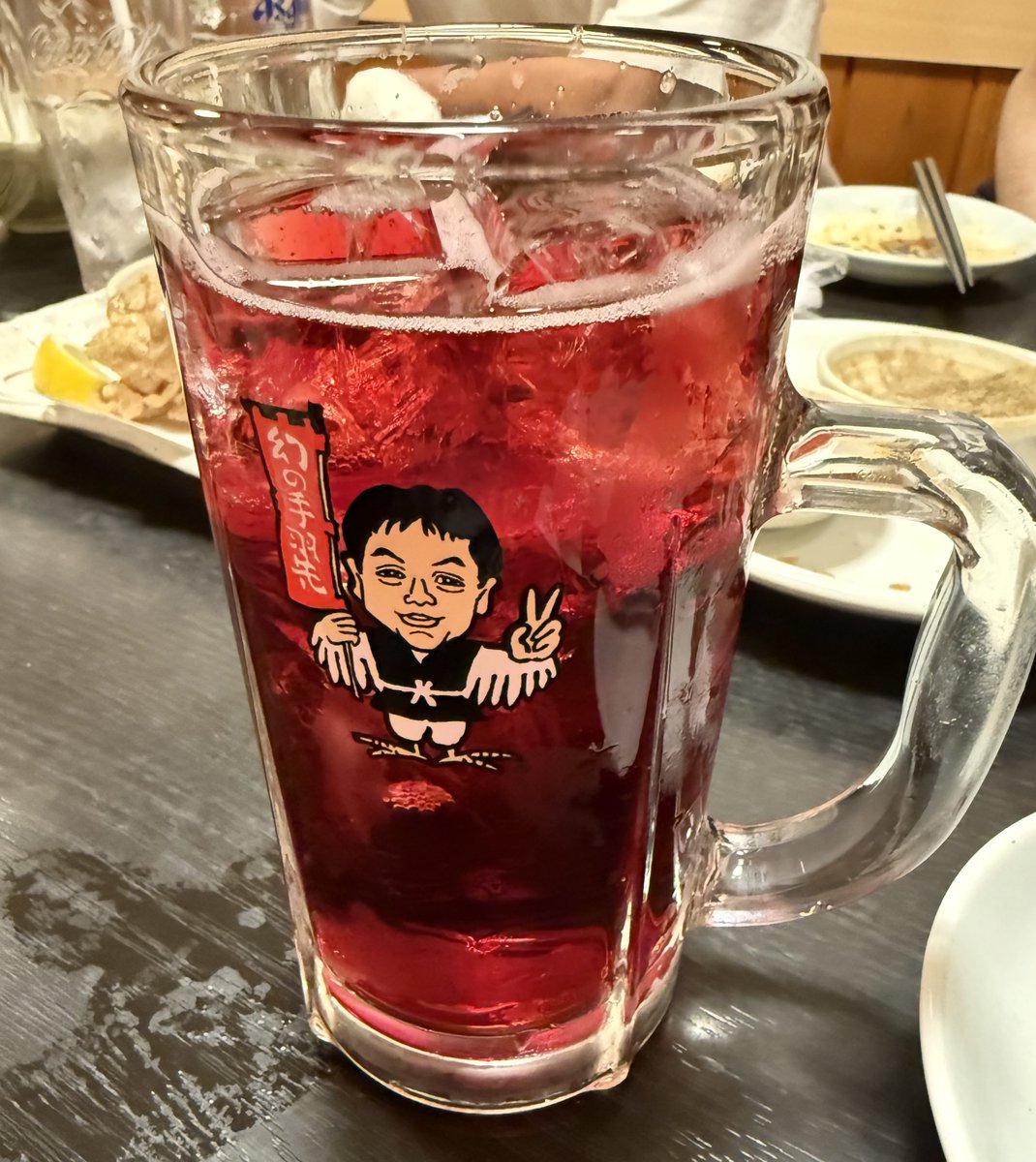 shinoguu's tweet photo. 一年ぶりに名駅を散策し、山ちゃん行って来た

名古���最高！

手羽先と名古屋メシつまみながら、

西尾の抹茶割り（チューハイ）
でら濃い赤ぶどうハイボール

今日は日帰りだけど、お盆にも行く！ https://t.co/rzZlnfrITu