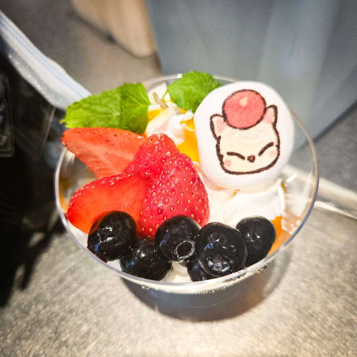 shamp0o_hat's tweet photo. ff14納涼祭に行ってきました！🌸⛄
めちゃくちゃ暑かったけど楽しみましたー！
気になっていた謎解きにも参加できてよかったし、会場しっかりぐるッとまわす設計にも感動！いい話すぎて泣きそうになりながら謎解きしてました🥲👏
戦利品もたくさん🔥
もっちーともちょっとだけお話しできて嬉しかった☺️ https://t.co/pu1rbbgsBt