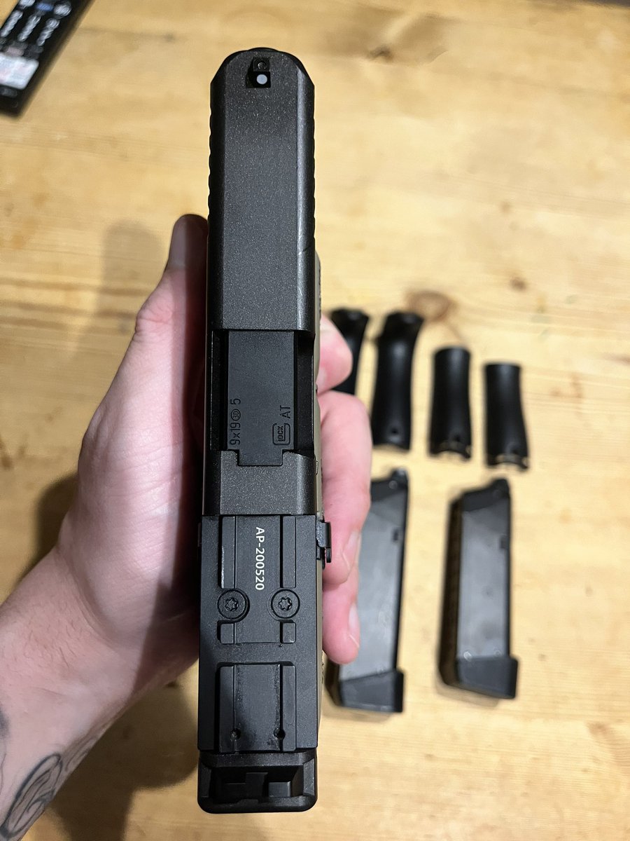 KRrvti's tweet photo. #ミリタリー物販
東京マルイ 19gen5
GUARDER のacroマウントに変更してます(純正プレートあり)
画像のものが全てになります(箱捨てちゃったので無いです🙏)
送別35k https://t.co/KGvcQVLhDr