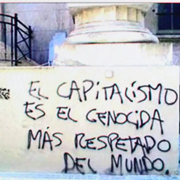 AitGijon's tweet photo. EL  GENOCIDIO DEL CAPITALISMO: Más de 600 millones de muertes

El capitalismo, desde sus orígenes, ha estado profundamente ligado a la explotación, la violencia, el despojo y la desigualdad. La esclavitud transatlántica, el colonialismo europeo, las guerras y dictaduras motivadas por intereses económicos, la pobreza estructural de las clases sociales y la explotación laboral han causado una devastación humana de dimensiones históricas. 

Millones murieron por esclavitud y trabajo forzado; más de 100 millones de personas de pueblos originarios en América fueron exterminados; en África, Asia e India la explotación, las hambrunas inducidas y la represión colonial elevaron el total a más de 200 millones. 

Las guerras por el poder económico del siglo XX —incluyendo las mundiales—, las dictaduras inducidas por los imperios capitalistas, sumaron más de 100 millones de víctimas, mientras que la pobreza estructural y exclusión social ha generado más de 300 millones de muertes por hambre, enfermedades evitables y falta de servicios básicos. 

A esto se añaden millones de muertes por condiciones laborales miserables en fábricas, minas y talleres. 

En conjunto, las distintas expresiones del imperio del capital han contribuido al asesinato estimado de más de 600 millones de vidas. 

Una cifra que recuerda que la desigualdad y la violencia no son excepciones del capital, sino consecuencias profundas de su propia lógica.

#CapitalCriminal
#EstadoComplice