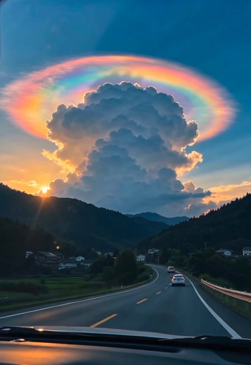 quarks2_quasars's tweet photo. Cloud Iridescence https://t.co/rZVUNgE3hd