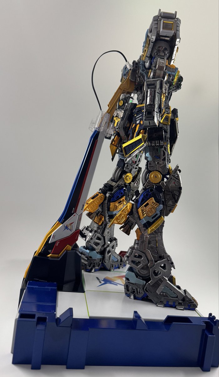 Dokokoko3's tweet photo. PGUνガンダム　腕、頭かんせーい
“本物のガンダムを組み上げる感覚が味わえる最高傑作をつくりたい”ってコンセプトどうりに作る体験が楽しいですね

鳴海荘吉「PGUνガンダムの価値の8割は製作体験だ。そっから先はおまけみたいなもんだ」
#PGUνガンダム 
#RX93ffνガンダム https://t.co/fKDfwpike7