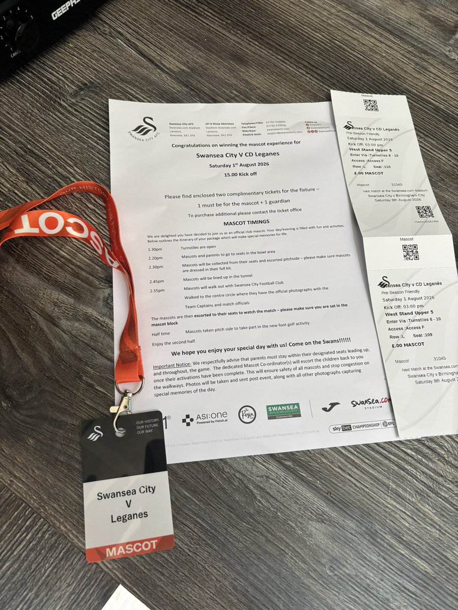 MatthewMyles16's tweet photo. My club  .. amazing gesture.. it’s the little things that will keep the kids coming through the turnstiles. Got one very excited 9 year old❤️ 👏🏼… #Swans @SwansOfficial https://t.co/Z8bYYIJSGf