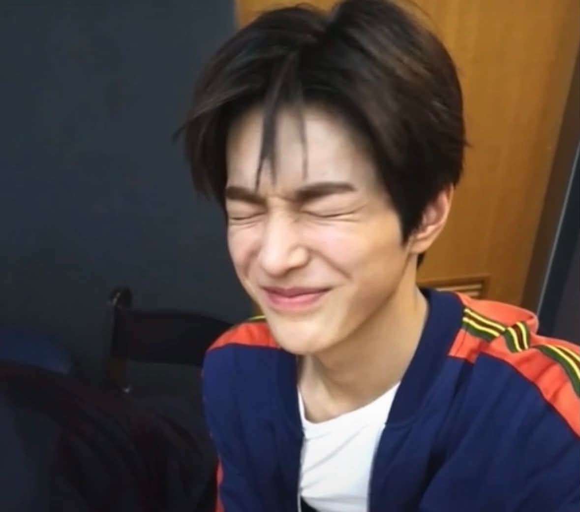 S2_D_214's tweet photo. 😆😆😆 https://t.co/29Hh4Awk1M