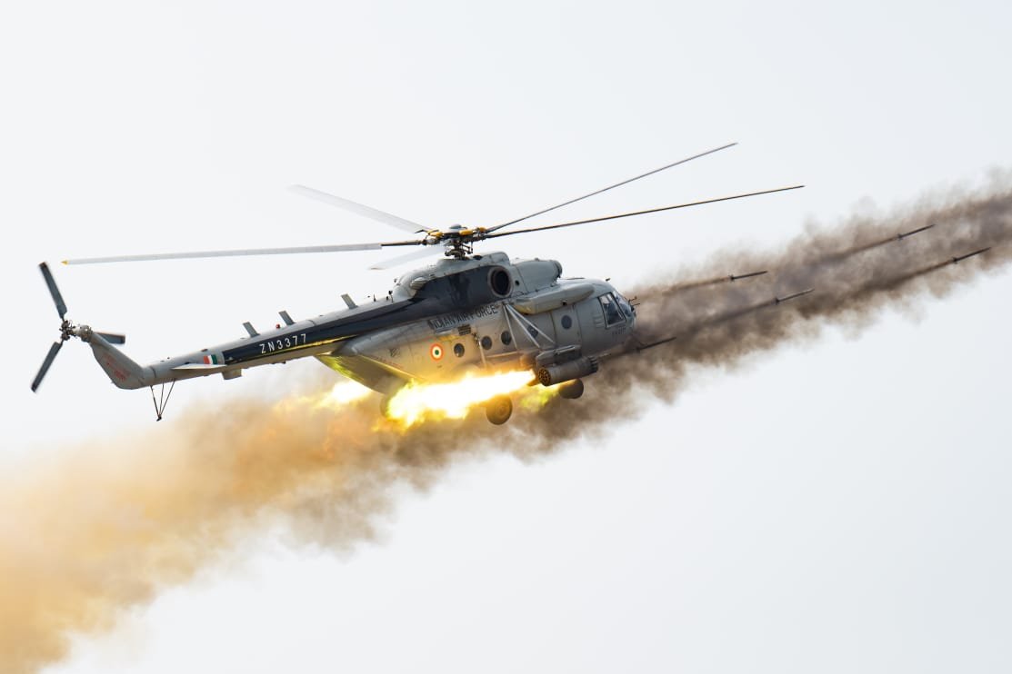 IAF_MCC's tweet photo. #IAF Helicopters undertook, Exercise ROTOR CLAP III  themed "Counter-UAS" in Rajasthan.

The exercise brought together helicopter units of the #IndianAirForce to validate operational concepts against emerging aerial threats

#ExerciseRotorClapIII #CounterUAS

@DefenceMinIndia
@SpokespersonMoD
@HQ_IDS_India
@adgpi
@indiannavy
@CareerinIAF