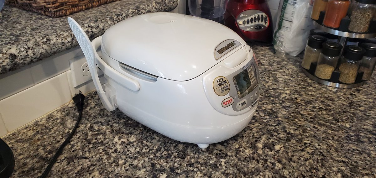 BallisticsBubba's tweet photo. @wakamoposting Here's a picture of my rice cooker. https://t.co/uiR9ExqbMU
