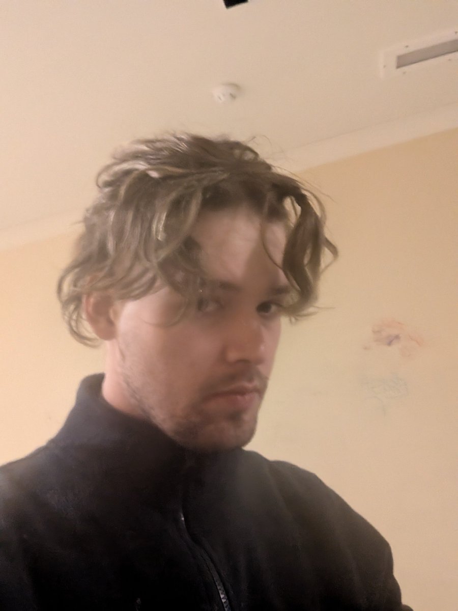 bozey04's tweet photo. IF YOU WANT 50,000$...
i wont give it to you
invest in stockx
or btc
or go to Thailand and open a business https://t.co/zGMJd4FOyz
