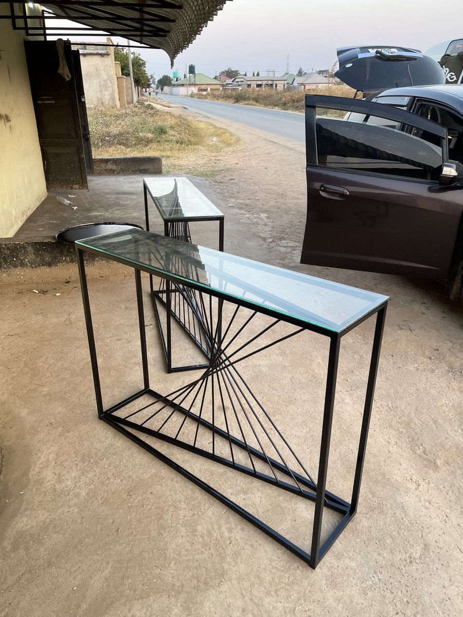 BondeChakanetsa's tweet photo. K1500 for this #console table we deliver anywhere in Zambia https://t.co/XsDsgY6Xa5
