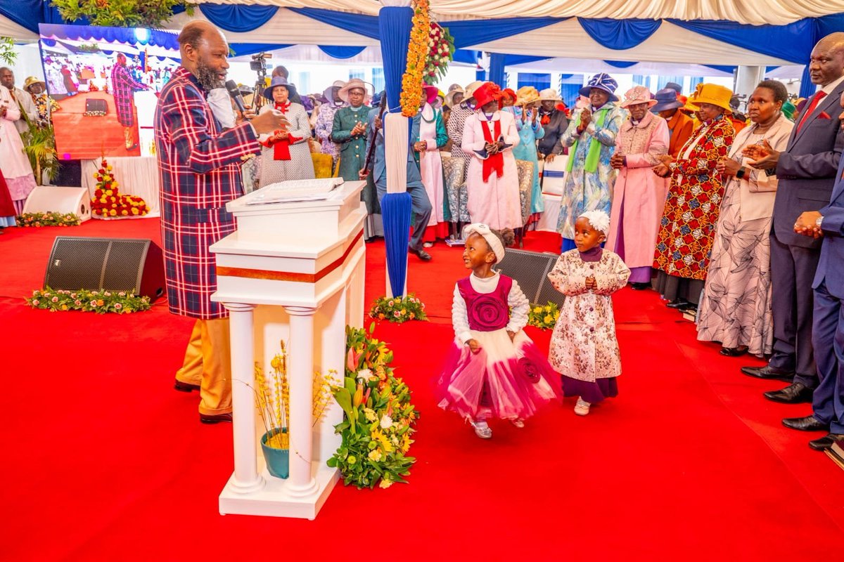 OgambeFrank's tweet photo. The cripples are walking with THE MEGA PROPHET OF THE KINGDOM OF GLORY!
#LivingGloryOfJesus https://t.co/1zV2n0AOkA