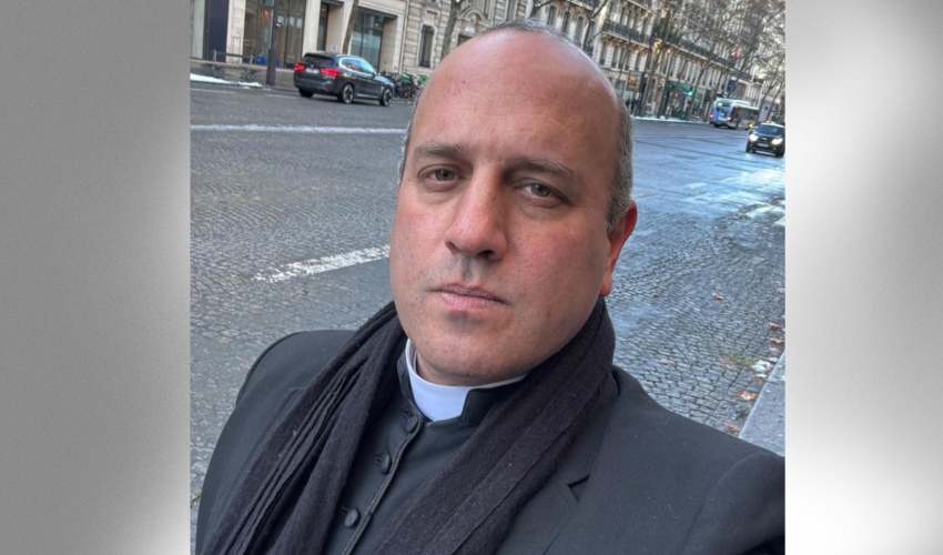 tribuchretienne's tweet photo. 🚨 [ CENSURE CATHOLIQUE ? ] 

🔴« Je ne sais pas et je ne comprends pas pourquoi » : l��abbé Raffray s’interroge après la suspension de son compte X

🔴Joint par téléphone par Tribune Chrétienne, alors qu'il prend quelques jours de vacances en famille, l'abbé Raffray se dit avant tout « étonné de cette situation" et ajoute " Je ne sais pas et je ne comprends pas pourquoi »

➡️Cette décision, dont les motifs n'ont pas été rendus publics, intervient alors que plusieurs comptes liés au monde catholique, dont ceux de la Marche pour la Vie et de Notre-Dame de Chrétienté, organisatrice du pèlerinage de Chartres, ont eux aussi été suspendus par la plateforme américaine

#Raffray #NDC @elonmusk