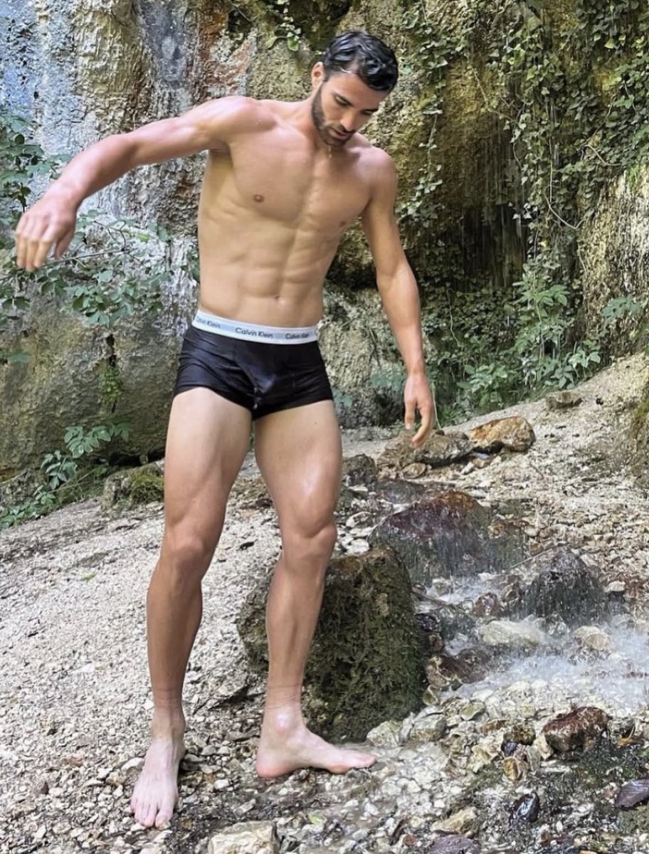 AtPhotness's tweet photo. Andrea Pellegrino on and off the court. https://t.co/S1CQ8csxWe