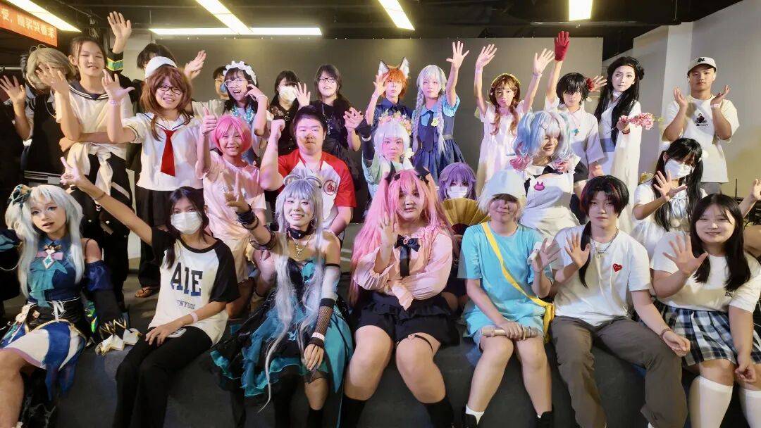 CheryDelmaepus's tweet photo. Just checked in at the biggest comic con of the year! Met amazing cosplayers, grabbed exclusive merch, and already planning next year’s trip.  Anime u0026 game fans, this slaps! https://t.co/An5CE93ewy