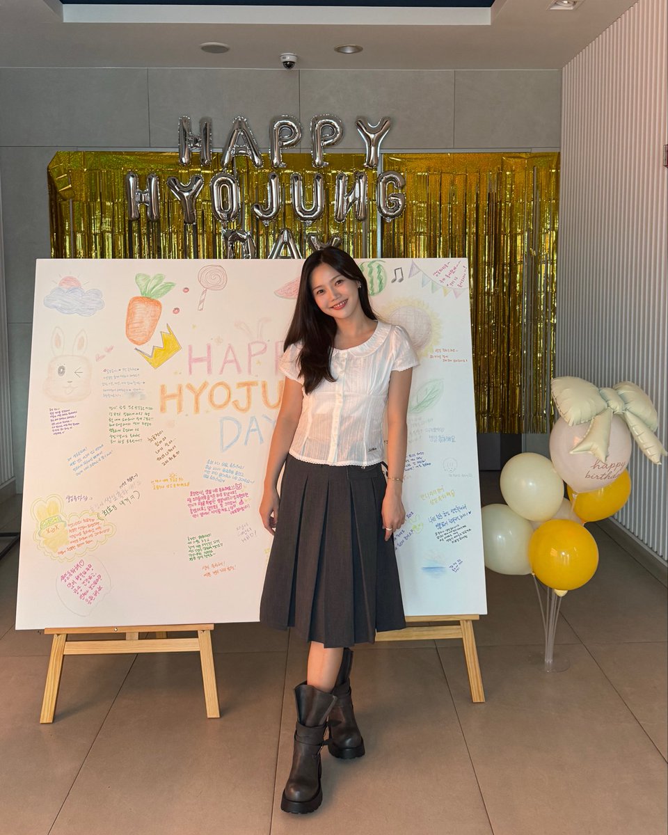 8_OHMYGIRL's tweet photo. [#OhTimes] 260801 HYOJUNG's BIRTHDAY PARTY 〈그해 7月〉 📸

크리들, 쩡이의 생일파티에 와줘서 고마워 💛
처음 하는 생일 파티라 크리들을 위해서 이것저것 준비했는데, 좋아해 줬으면 좋겠당 ♡ 𐔌ᐡᴗ͈  ̫ ᴗ͈ᐡ𐦯 다음에 또 만나!🎂

#효정 #HYOJUNG
#오마이걸 #OHMYGIRL #OMG https://t.co/Zdn7fJEsBZ