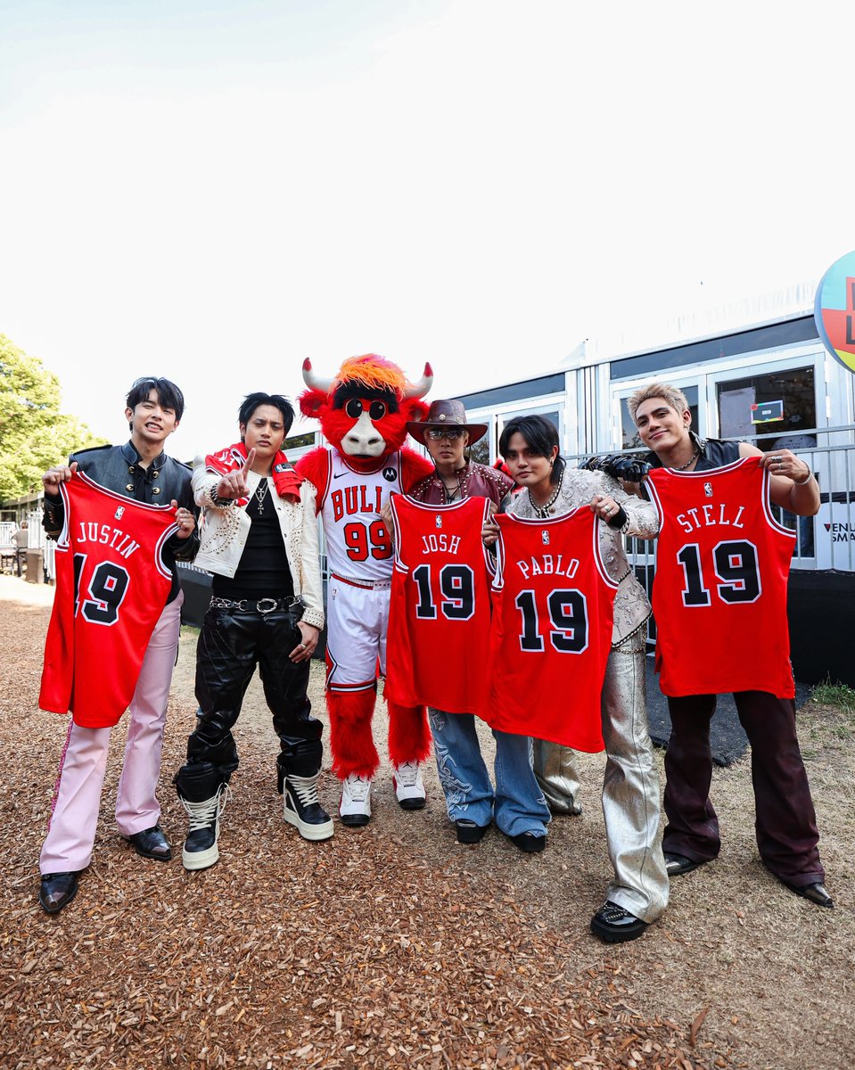 NBA_Philippines's tweet photo. Looks like the newest member of @SB19Official fits right in 😆

(via @chicagobulls) https://t.co/OUHrGtxj4l