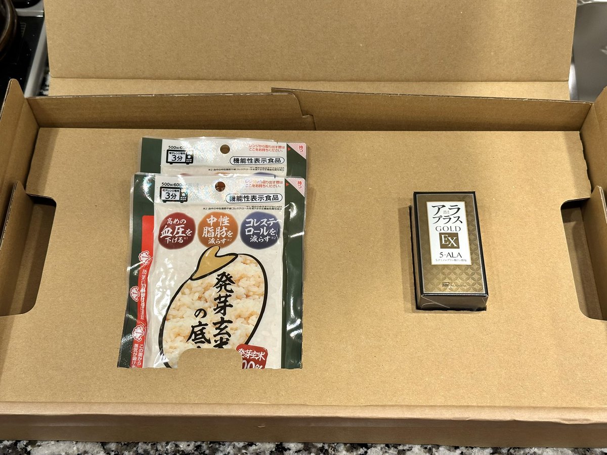 motom_'s tweet photo. SBIホールディングスから株主優待が届きましたっ！
ありがとうございます🙏
相変わらず箱の大きさと内容とが合ってないね。
謎サプリいらんから発芽玄米ふやしてくれないか。 https://t.co/l6DrgqFAK6