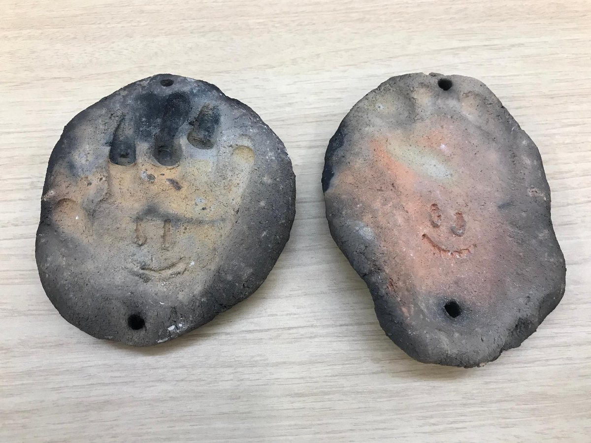 NEWS333's tweet photo. 「縄文足形手形をつくってみよう！」のご案内|長井市ホームページ https://t.co/U2Ok1T8usU

縄文時代の遺跡から発見された足形・手形付土製品に倣って、子育ての記念にお子さまの縄文足形・手形を作ってみませんか？ https://t.co/sG4wlOoKta