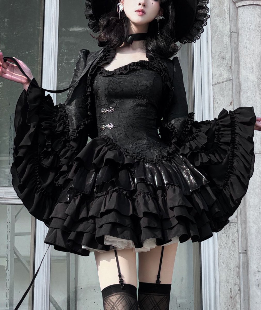 epetice's tweet photo. 🌹夏のプレゼント企画🌹

Vampire Night 姫袖ボレロ【時織魔女】
お好きなサイズを1名様にプレゼント！

応募方法： @epetice フォロー＆リポスト
締切：8月11日(火)まで
抽選後当選者様へDMよりご連絡差し上げます https://t.co/42e2F8AdYc