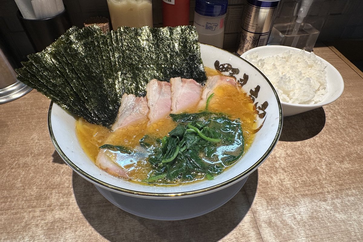 HORA_T_80's tweet photo. 最近ずっと野良裏家行ってる
あおさ風味の海苔が個人的に大好きで、永遠にスープに浸して米食える https://t.co/dpgF1cp93s