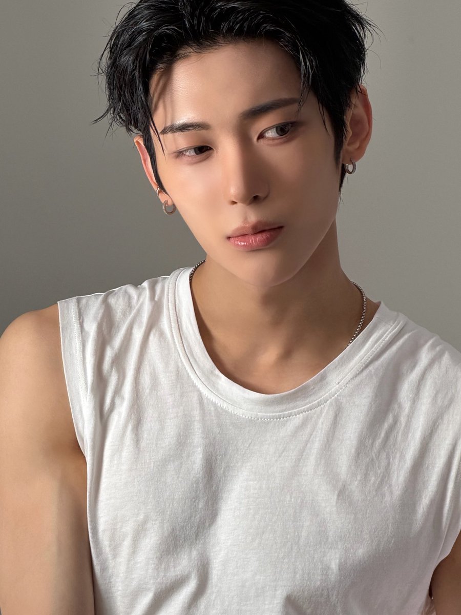 CUBE_NOWZ's tweet photo. 𝔸𝕔𝕙𝕚𝕝𝕝𝕖𝕤

#NOWZ #나우즈 
#시윤 #SIYUN 
#Achilles https://t.co/Rg1RqmfcYQ