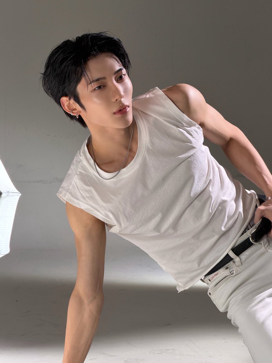 CUBE_NOWZ's tweet photo. 𝔸𝕔𝕙𝕚𝕝𝕝𝕖𝕤

#NOWZ #나우즈 
#시윤 #SIYUN 
#Achilles https://t.co/Rg1RqmfcYQ