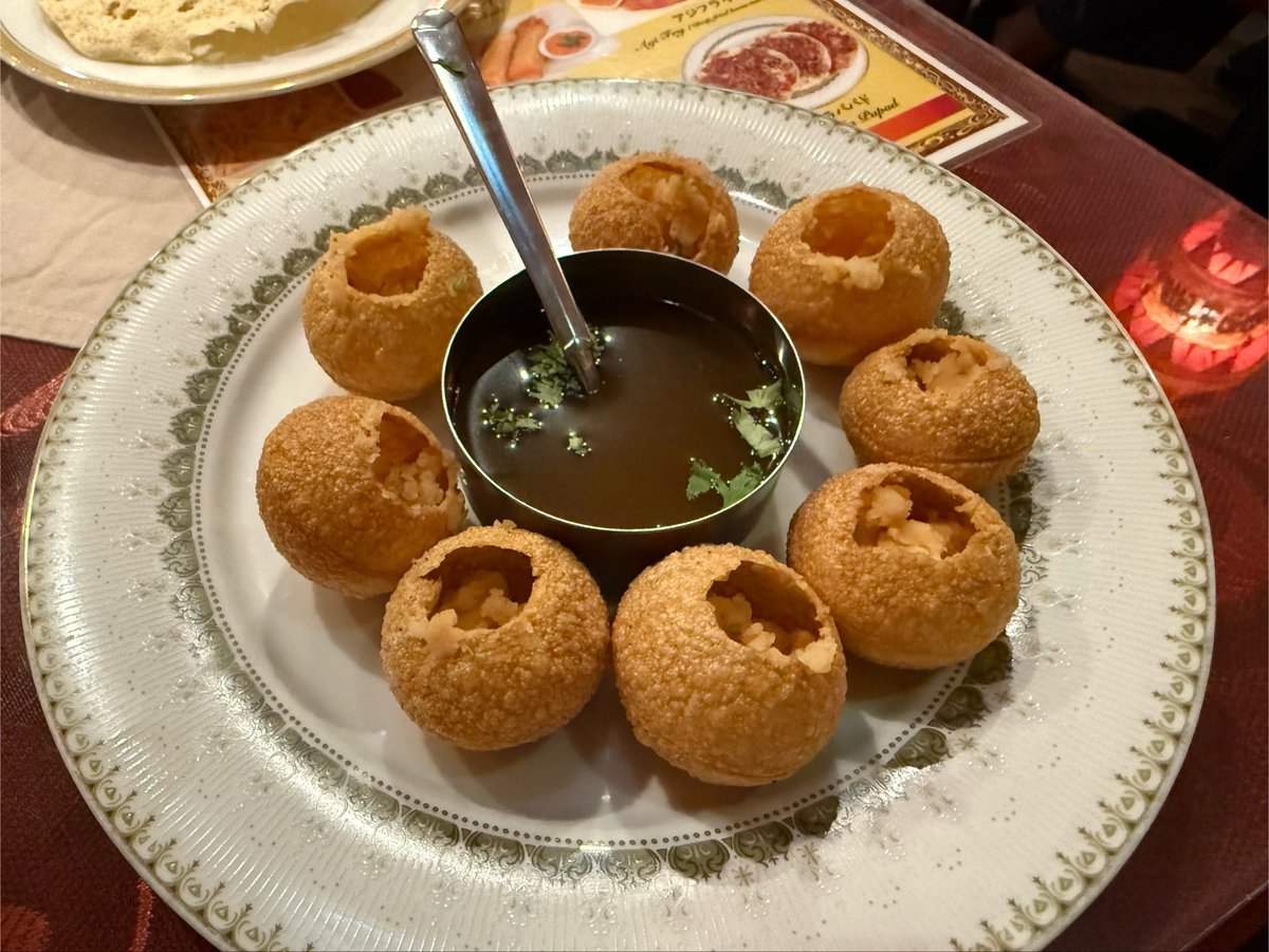 omotterukotoha's tweet photo. 名古屋まで来てパニプリ食べてる https://t.co/R7ujS9k2gz