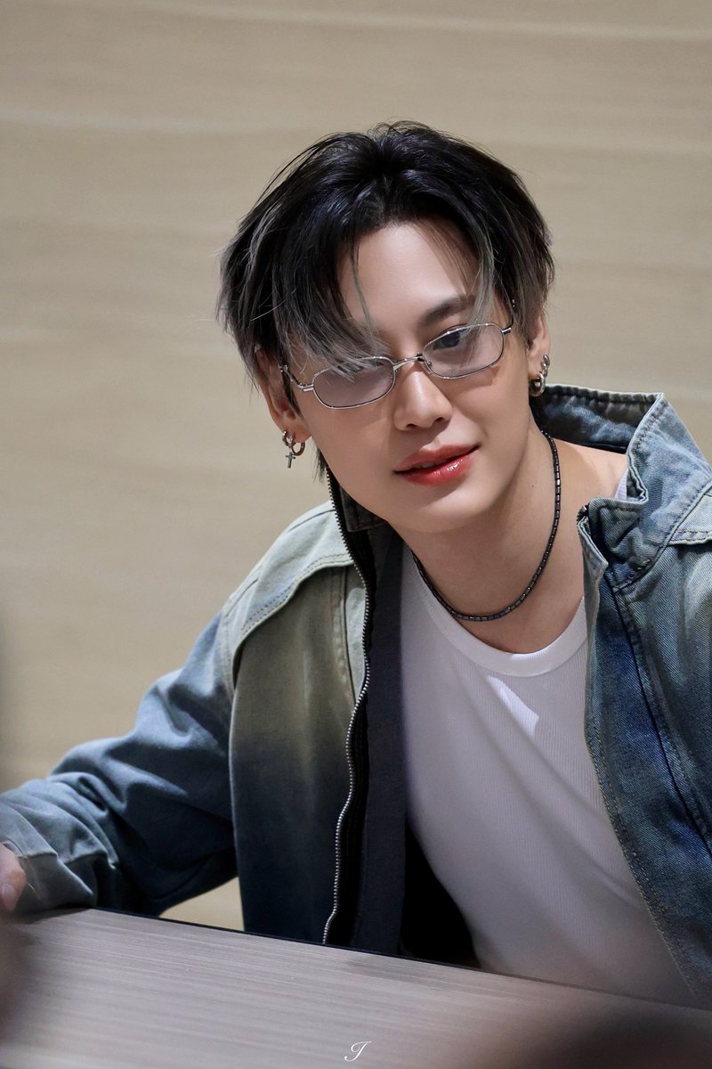 iuiucn's tweet photo. So handsome😭😭😭🌟

BPP FANSIGN INT NOVEL FEST
#งานมหกรรมนิยายนานาชาติ2026xBounPrem
#bb0un @bb0un https://t.co/hTEnzi3XM8