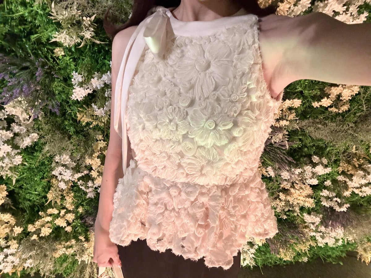 kurage___1230's tweet photo. Rosette Peplum Topおろした🤍半端なく可愛いので写真たくさん撮っちゃった🤳今日はオーロラ展に行ってきた🌌#herlipto https://t.co/9EiuOhEk49