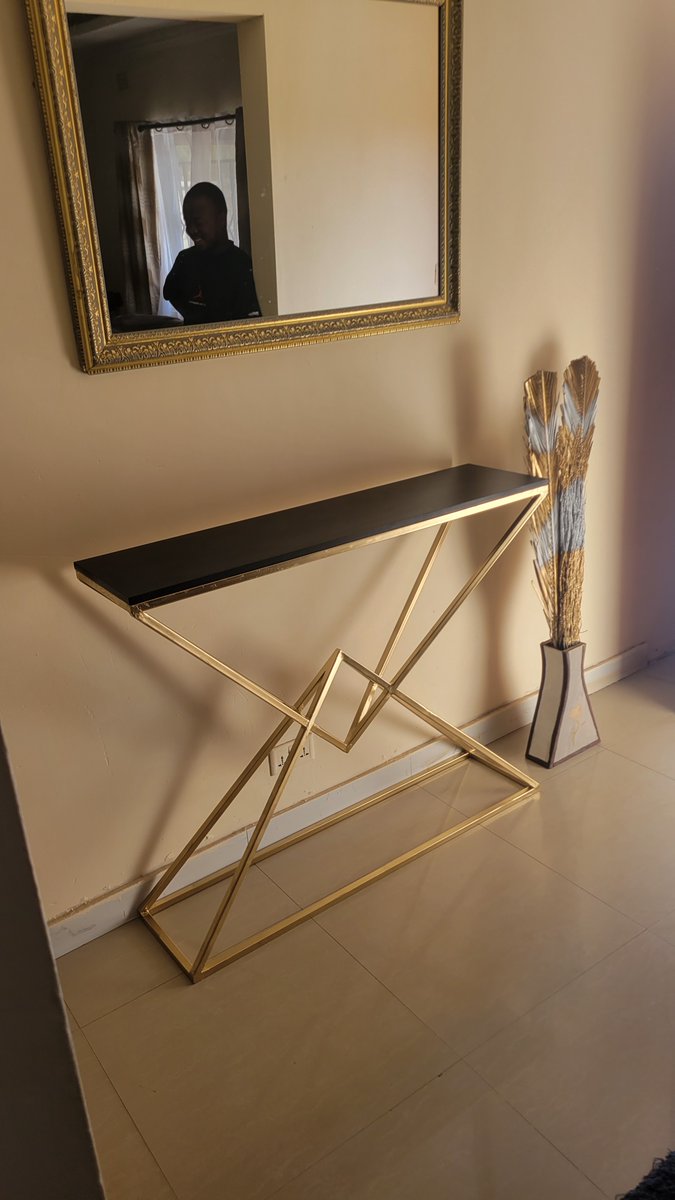 BondeChakanetsa's tweet photo. #Console table 
K1500 
Lusaka, we deliver anywhere in Zambia https://t.co/GEcOVkA9HL