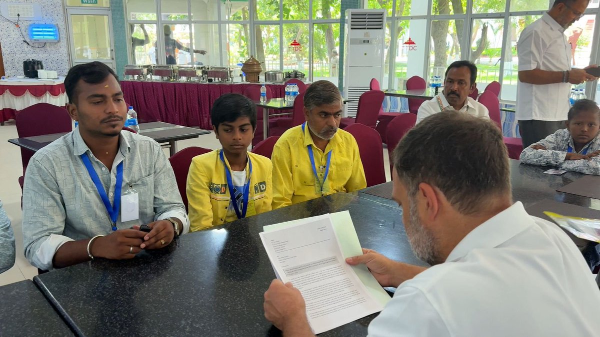 Amockx2022's tweet photo. BREAKING 🚨: Leader of Opposition Rahul Gandhi on his duty 

While Modi is busy with Instagram reels, this man is meeting NEET victim's families in Tamil Nadu 

This is how you win trust of GenZ 🔥 https://t.co/6a6ndWdZxq