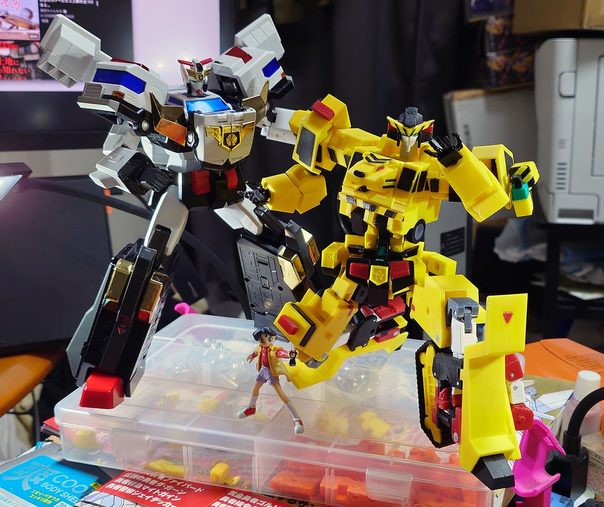simeji_ya's tweet photo. アクション合金合わせ　ビルドタイガー

ガンバイクの設計いじりながら
折角なので(というかそのために作ったので)
ビルドタイガーで遊び倒す。

自重の増加を心配してたけど大体問題ないっぽい。

ただ積層面が不安な場所もあるので
このサイズの制作のためのデータとしていろいろ試しておきたいな https://t.co/3g4p6L6JN1