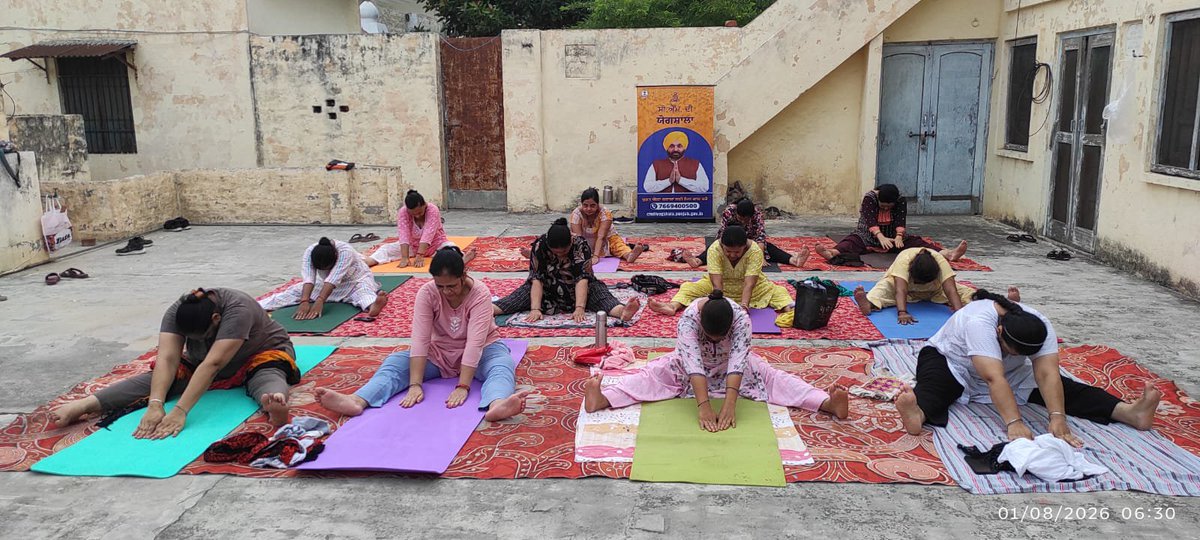 cmdyfaridkot's tweet photo. *सी.एम. दी योगशाला –*
*CM Di Yogshala –*
*ਸੀ ਐਮ ਦੀ ਯੋਗਸਾਲਾ-
ਸਥਾਨ -ਗੀਤਾ ਭਵਨ ਨੇੜੇ ਵਿਕਰਮ ਹਸਪਤਾਲ
ਸਮਾਂ 6:15 ਤੋਂ 7:15 ਸਵੇਰੇ
@BhagwantMann
@AAPbalbir
@PunjabGovtIndia
@DcFaridkot
@DPROFARIDKOT
#cmdiyogshala
#GovernmentofPunjab
#yogainspiration
#BhagwantMann
#ਪੰਜਾਬ_ਸਰਕਾਰ https://t.co/a0f8vN5iZe