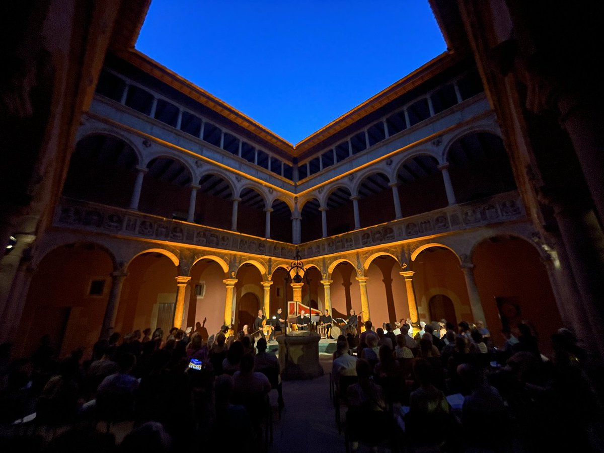 ERoigM's tweet photo. PRECIÓS CONCERT‼️
“El temps daurat” als #ReialsCollegis de #Tortosa
Música instrumental en les corts valenciana i aragonesa (s. XV - XVII) a càrrec de @mediterrania_c en el marc del #protofest #musica #Renaixement #terresdelebre @tortosacultura #protofest2026 https://t.co/zeHcgpvJAi