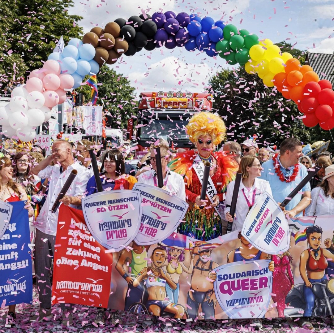 mel__aura's tweet photo. Ich wünsche Hamburg einen wunderschönen und friedlichen CSD. Seit laut, seit viele.✊️🏳️‍🌈🏳️‍⚧️ https://t.co/T8gcoQHpBI