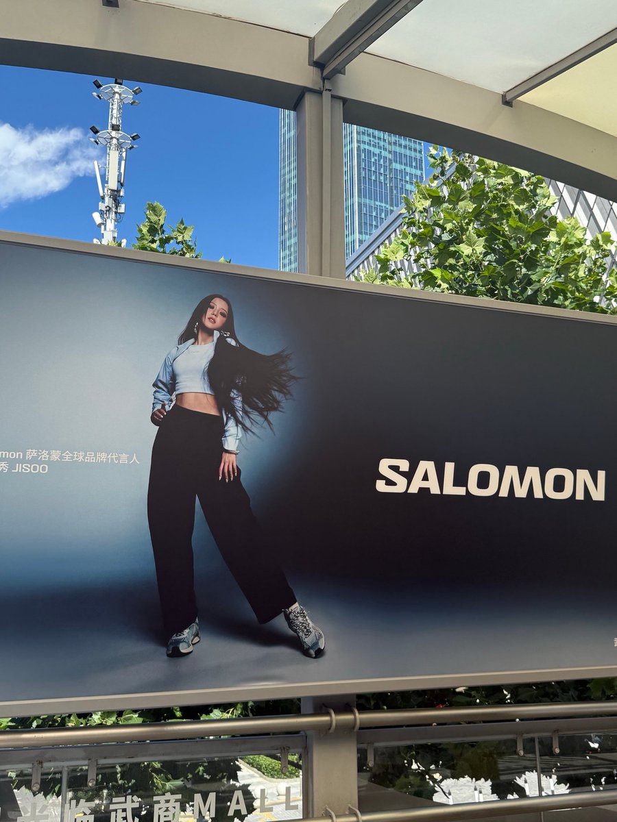 Miasooya0103's tweet photo. Salomon AD in Wuhan China📍 https://t.co/pvQzEhuHDT